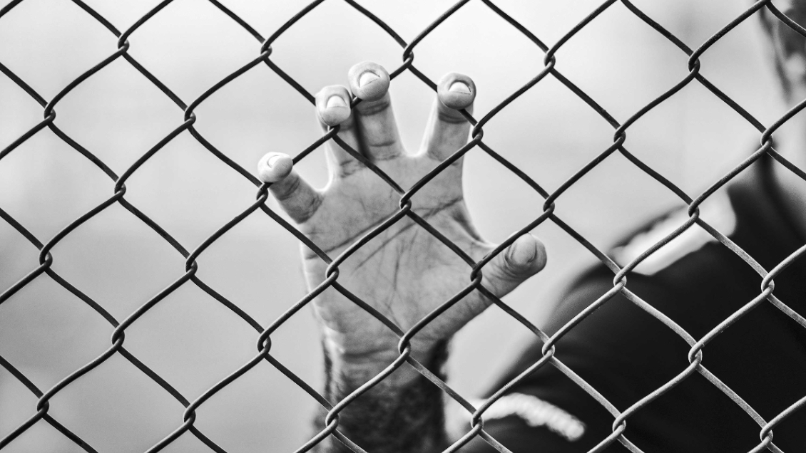 Hombre cumplió su condena de 8 años en la cárcel, pero duró 3 minutos libre