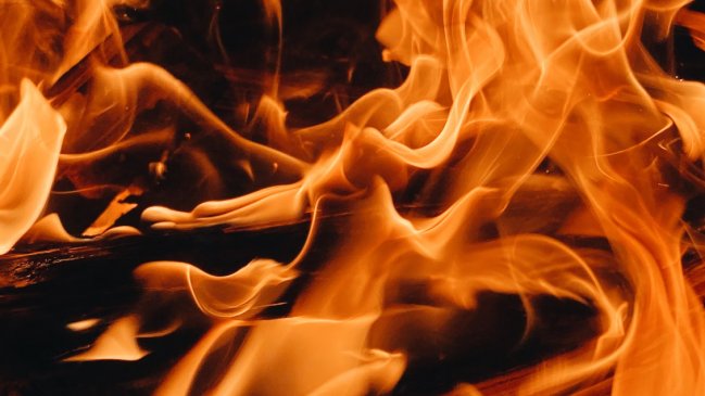 Nuevo ataque incendiario en La Araucanía: un herido con quemaduras y dos galpones destruidos