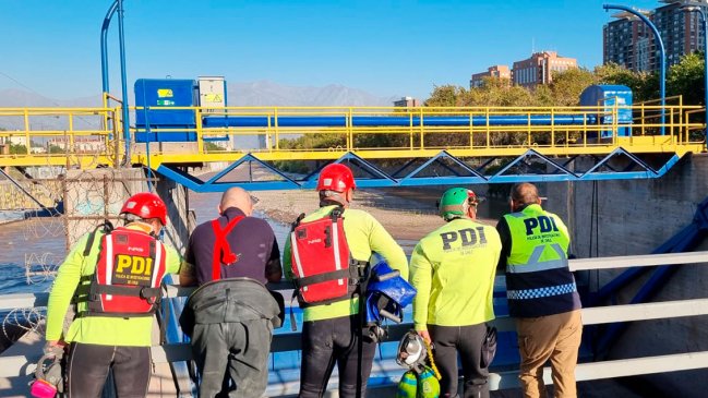 Encuentran cadáver en compuertas del río Mapocho