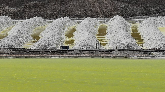  China descubre yacimiento de litio de un millón de toneladas  