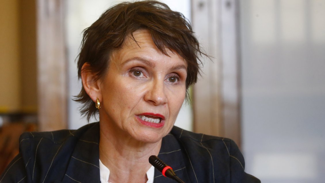 Ministra Tohá y mal resultado en encuesta: 