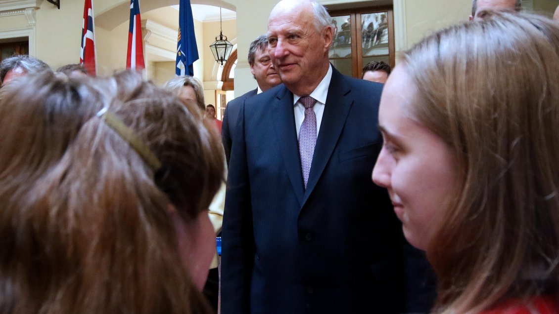Rey Harald V de Noruega descartó abdicar, porque es un juramento 