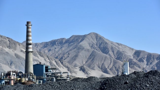 Autoridades de Atacama y trabajadores de Paipote piden cancelar el cierre de la fundición