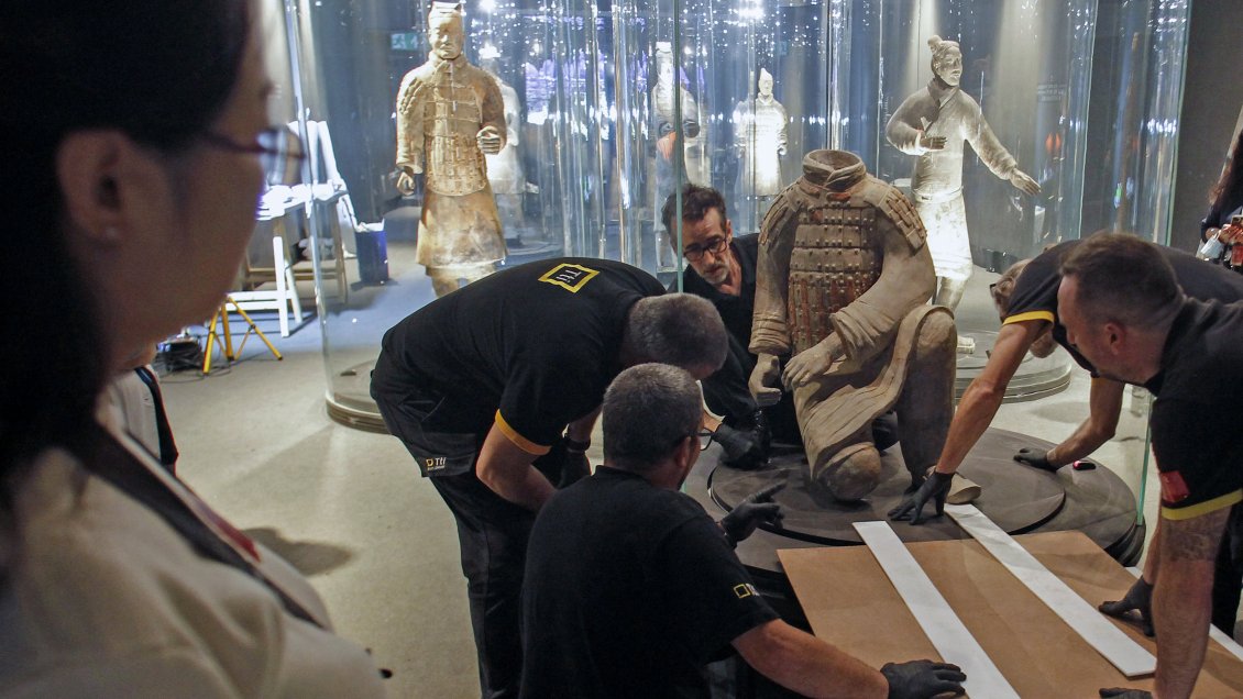 Arqueólogos recobran casi intacto un carruaje del primer emperador de China