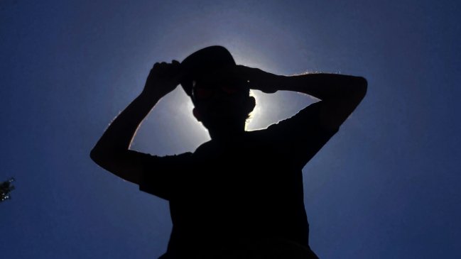 Calor extremo: Máxima de este miércoles alcanzó los 37,3° en Santiago