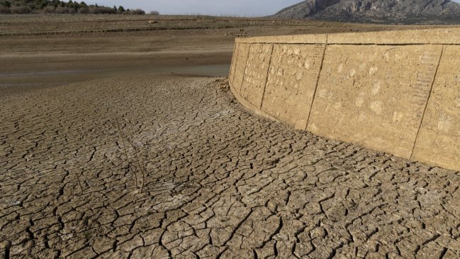   Sequía en Cataluña: Limitan consumo de agua a 200 litros por habitante 