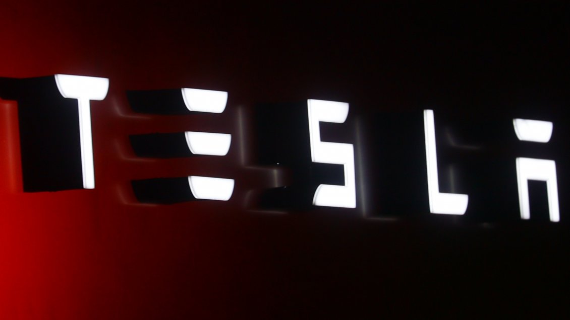 Tesla llamó a revisión a más de dos millones de vehículos
