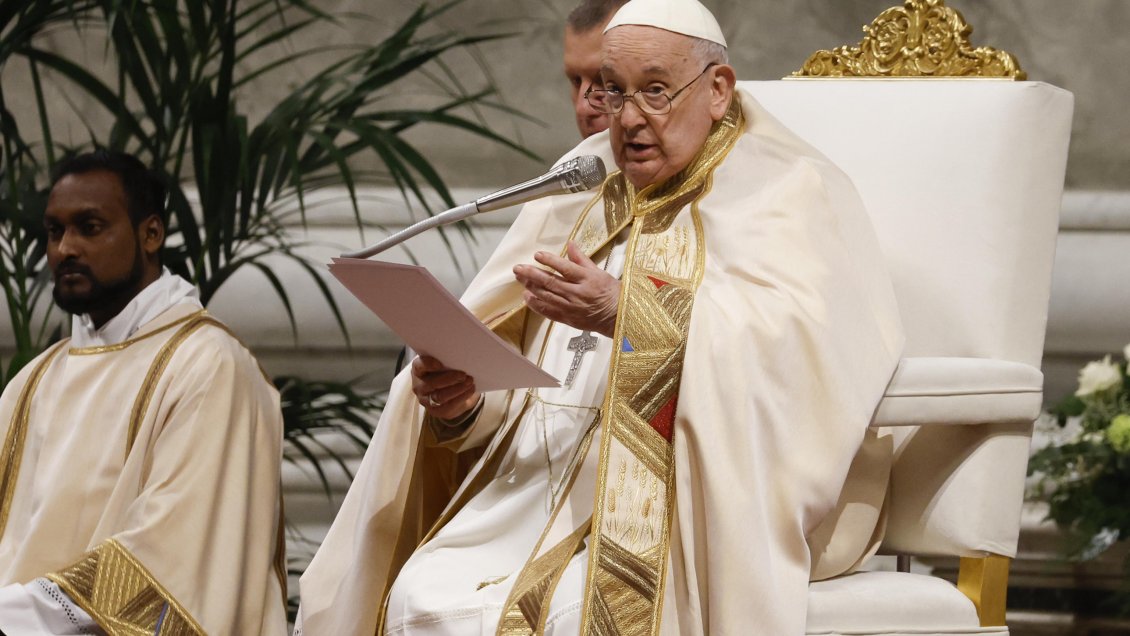 El papa pide oraciones por los muertos y heridos de los devastadores incendios en Chile