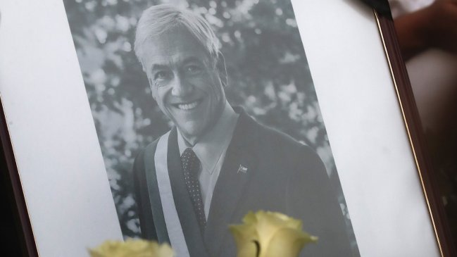   Entre vítores, cuerpo de Sebastián Piñera llegó a Valdivia escoltado por su familia 