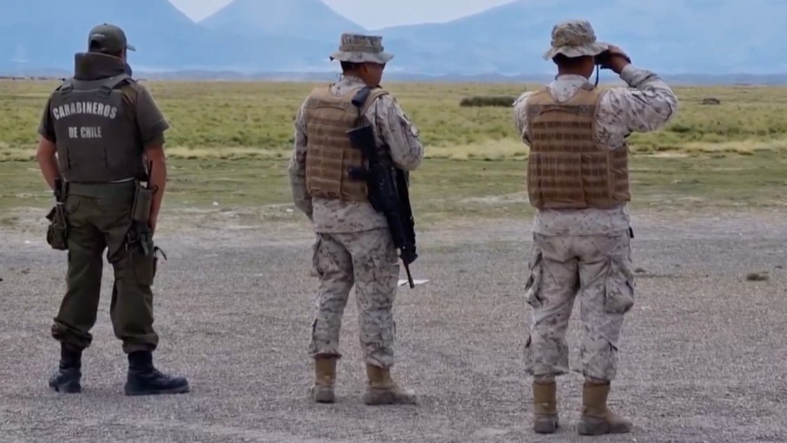 Ejército detuvo a sujeto que cruzaba la frontera con artefacto explosivo en Colchane