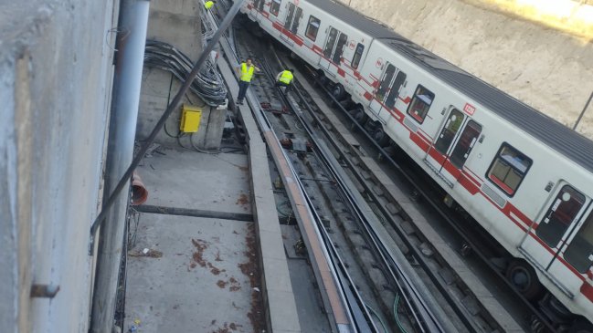 Pasajeros reportan que tren descarrilló en la Línea del Metro