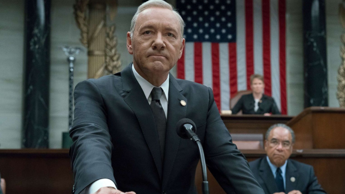 Kevin Spacey llega a acuerdo con productora de 