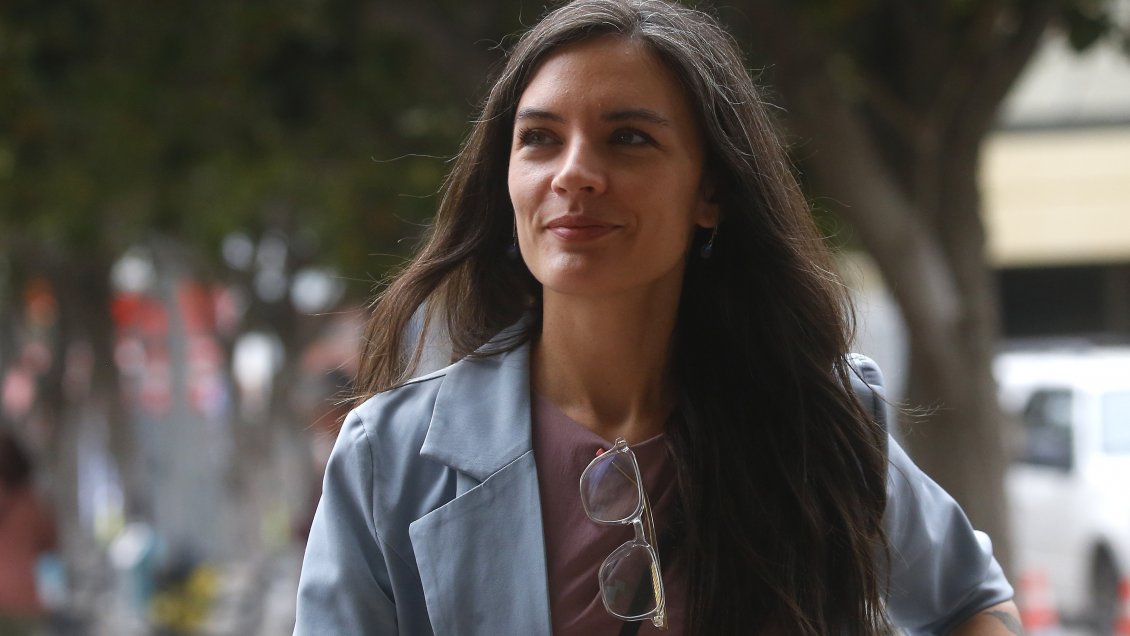 Ministra Camila Vallejo se excusó por ausencia al funeral de Sebastián Piñera