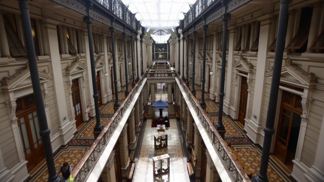 Corte Suprema aprobó millonaria compra de 22 automóviles Lexus para sus ministros