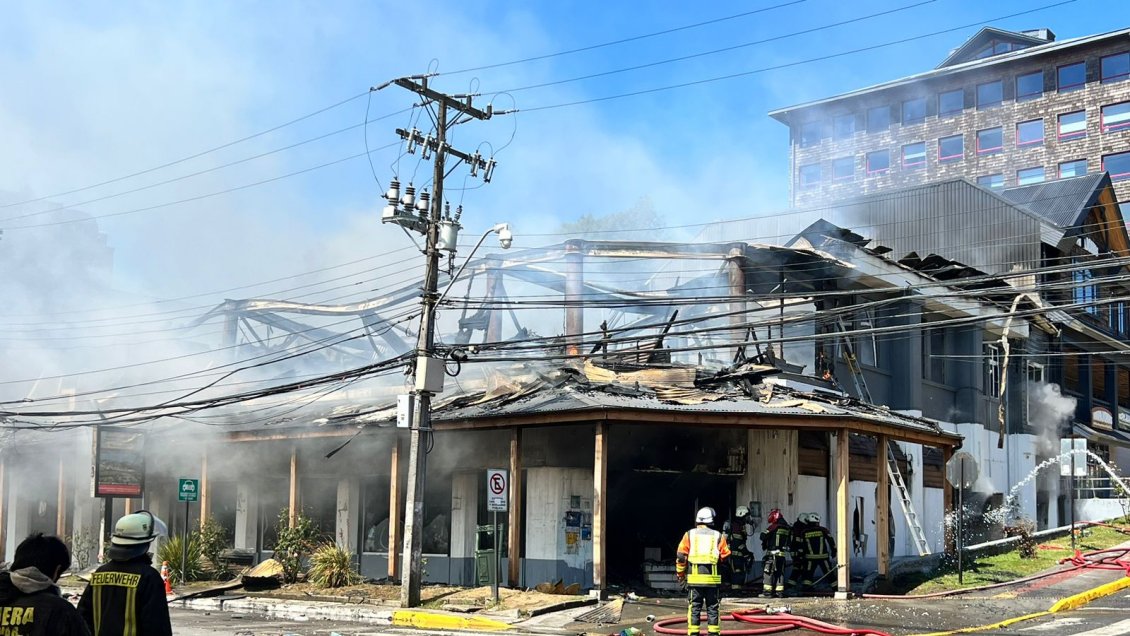 Aumentan a cuatro los fallecidos en incendio en mall chino de Puerto Varas