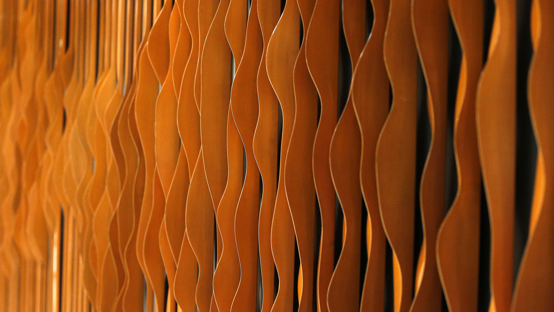 Caída en producción de cobre lleva el dólar a precios históricos