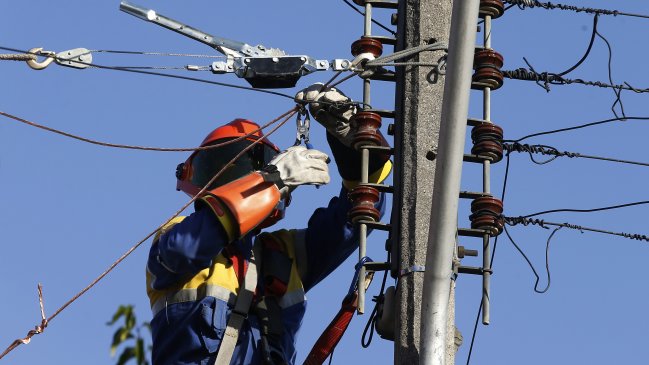 Explosión de transformador deja a más de 3 mil personas sin luz en Tarapacá
