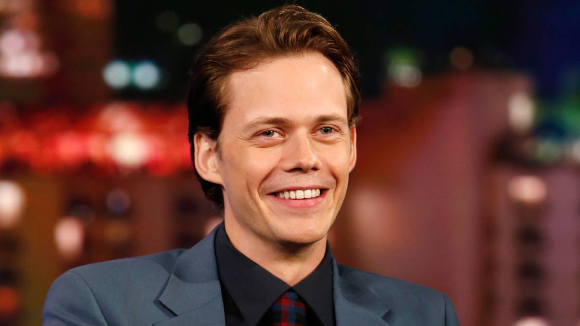 Actor Bill Skarsgard fue detenido por posesión de drogas