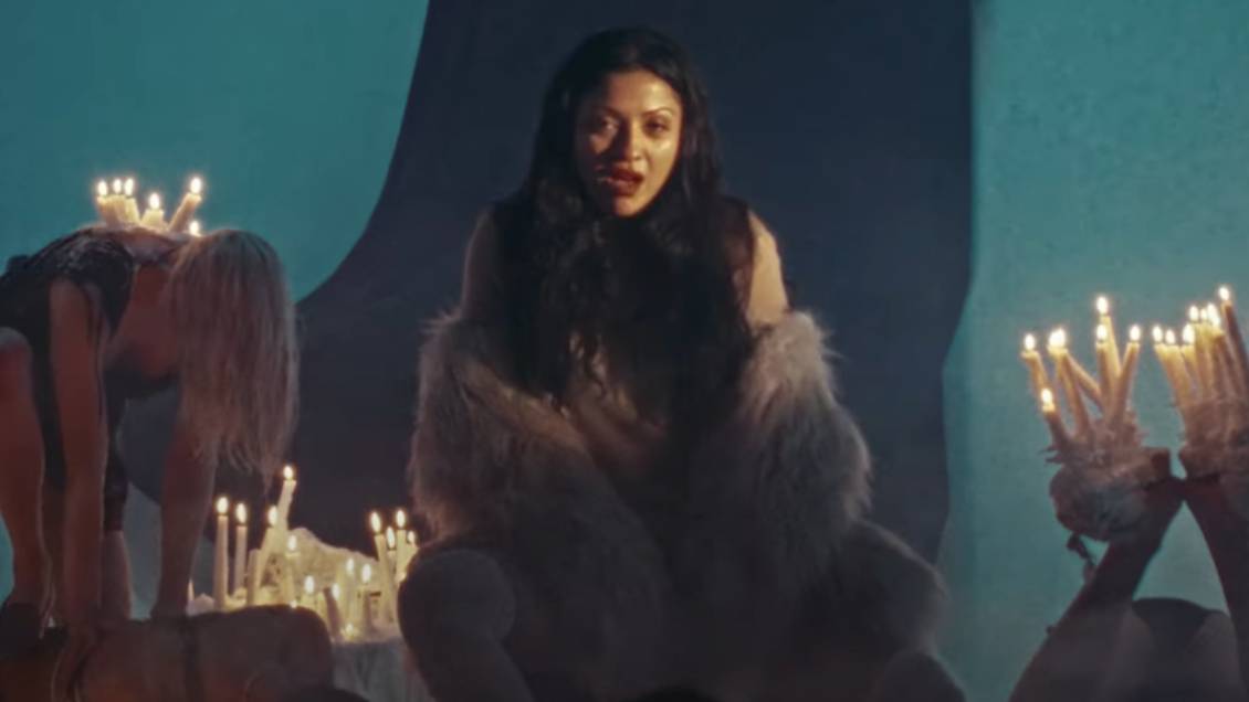 Mon Laferte termina vínculo con sello y lanza canción como artista independiente