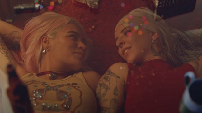 Karol G lanzó romántico video de 