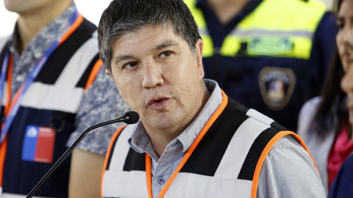 Se instalarán 2.400 luminarias y 160 estanques de agua en barrios afectados por incendios