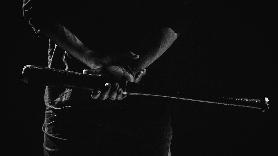 Detienen a sujetos que amenazaron a carabineros con bate y pistola tras persecución en Macul