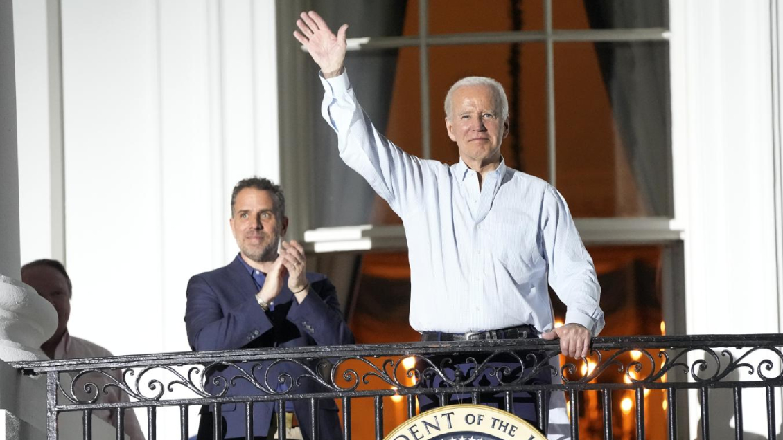 Justicia acusa a exinformante del FBI de mentir sobre Biden, su hijo Hunter y negocios con Ucrania