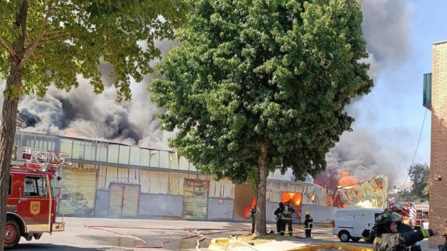  Incendio afectó a varias empresas del complejo empresarial El Cortijo  