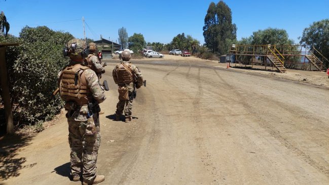 Extienden toque de queda para la próxima semana en zona afectada por los incendios