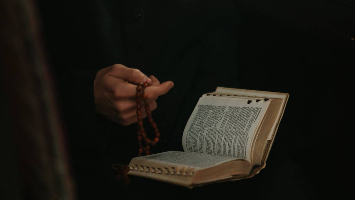 Sacerdote fue detenido junto a su pareja por traficar viagra en España