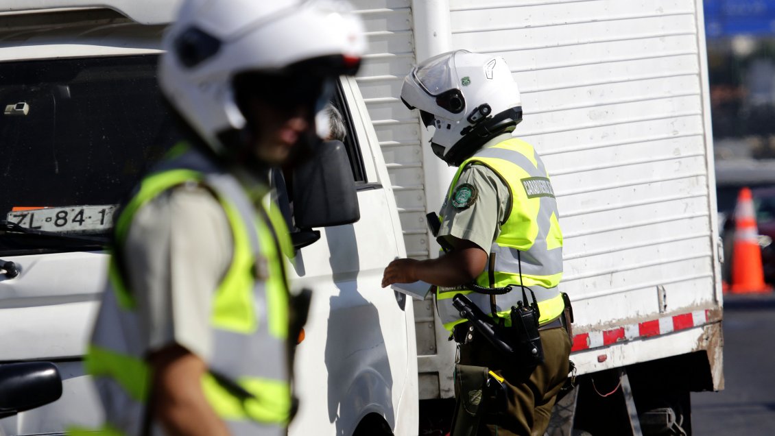 Choque entre camioneta y tractocamión en ruta Los Libertadores dejó un fallecido