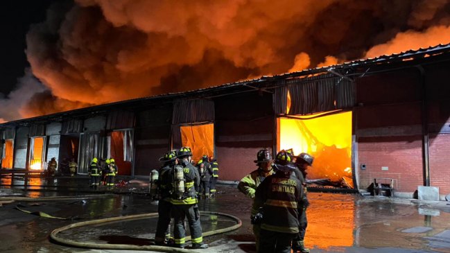 Incendio en zona industrial de Pudahuel ya está controlado