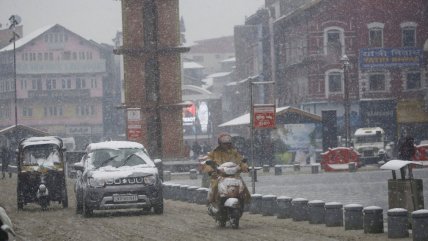   Tercer día consecutivo de nevazones en Cachemira 
