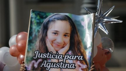   Familias de niños asesinados se manifiestan frente a La Moneda 