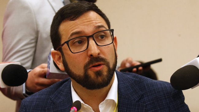 Parlamentarios insisten en salida de Crispi del Gobierno por 