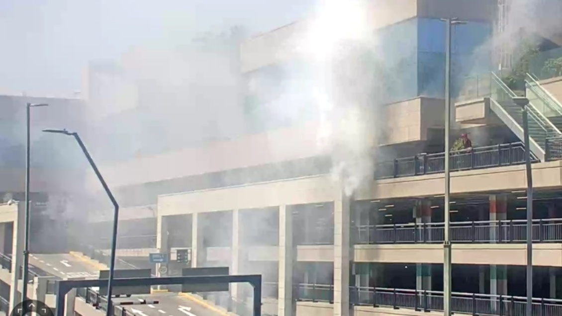 Incendio en estacionamientos del Alto Las Condes fue controlado