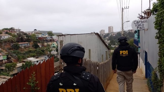   Hombre fue asesinado a disparos en Valparaíso: Otro joven también fue herido 