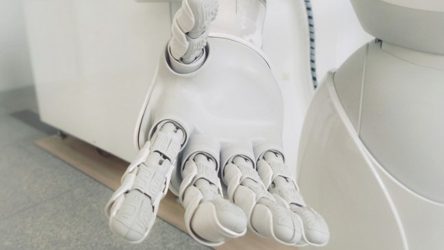   Científicos chinos crean robot más preciso que cateterismo ante aneurisma y tumor cerebral 