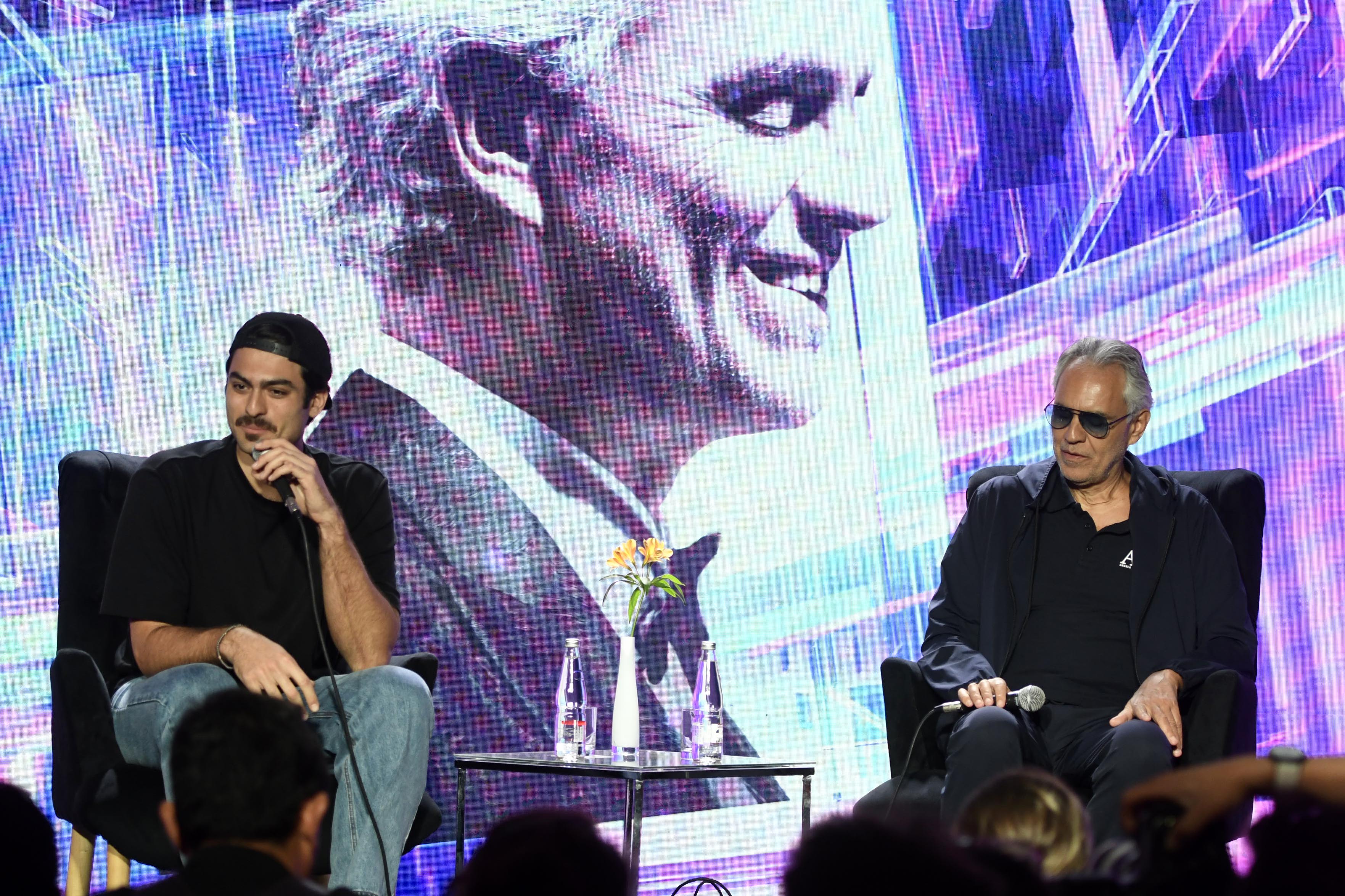 Andrea Bocelli estuvo acompañado por su hijo Matteo en la conferencia de Viña 2024