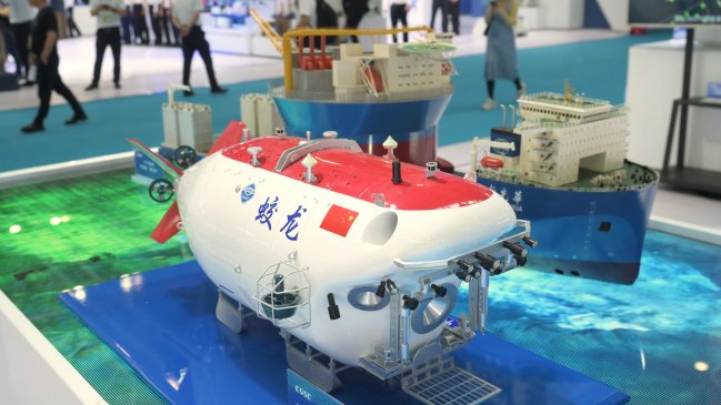   Sumergible tripulado chino realiza primeras inmersiones en Atlántico 