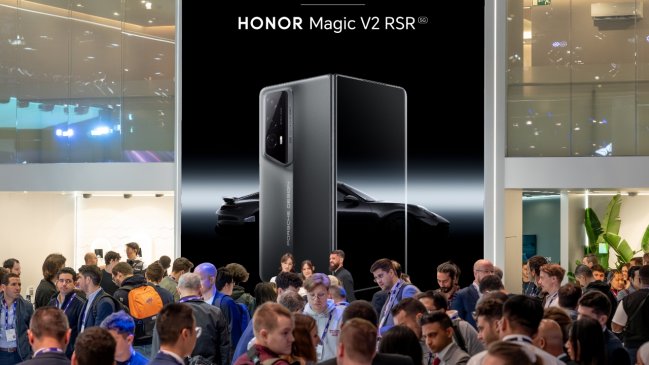 Mercado chino de teléfonos inteligentes plegables registró expansión en 2023