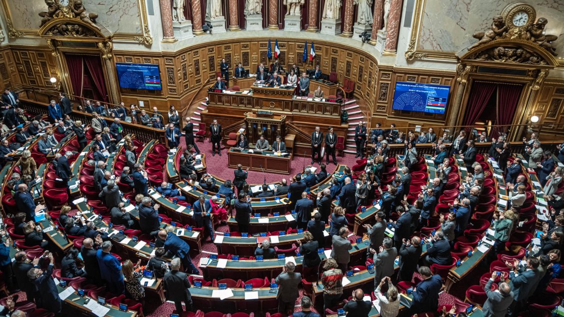 Senado francés aprobó consagrar el aborto en la Constitución