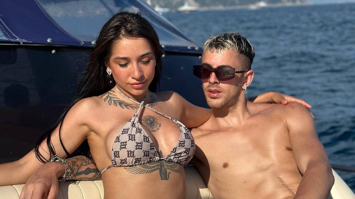 Pololo de María Becerra viajó 18 horas en auto para verla en Viña