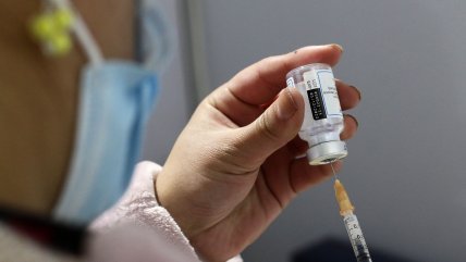  Covid-19: Minsal abrió vacunatorio en Santiago que opera los fines de semana  