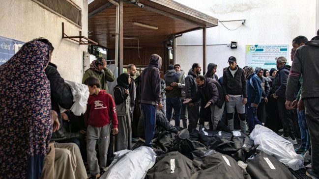 Israel atacó otra vez a gazatíes que esperaban ayuda humanitaria: hay decenas de muertos