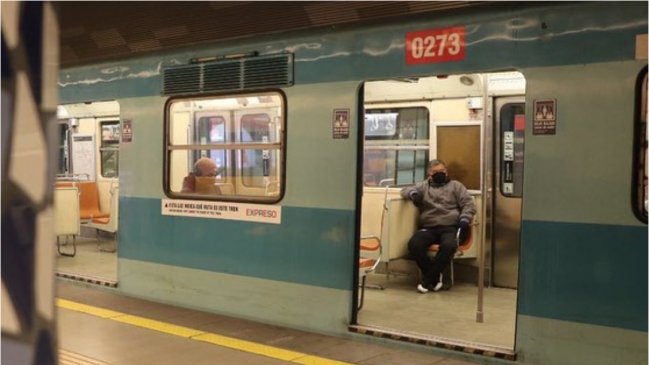 Padre de niño con trastorno del espectro autista denuncia molesto viaje en Metro