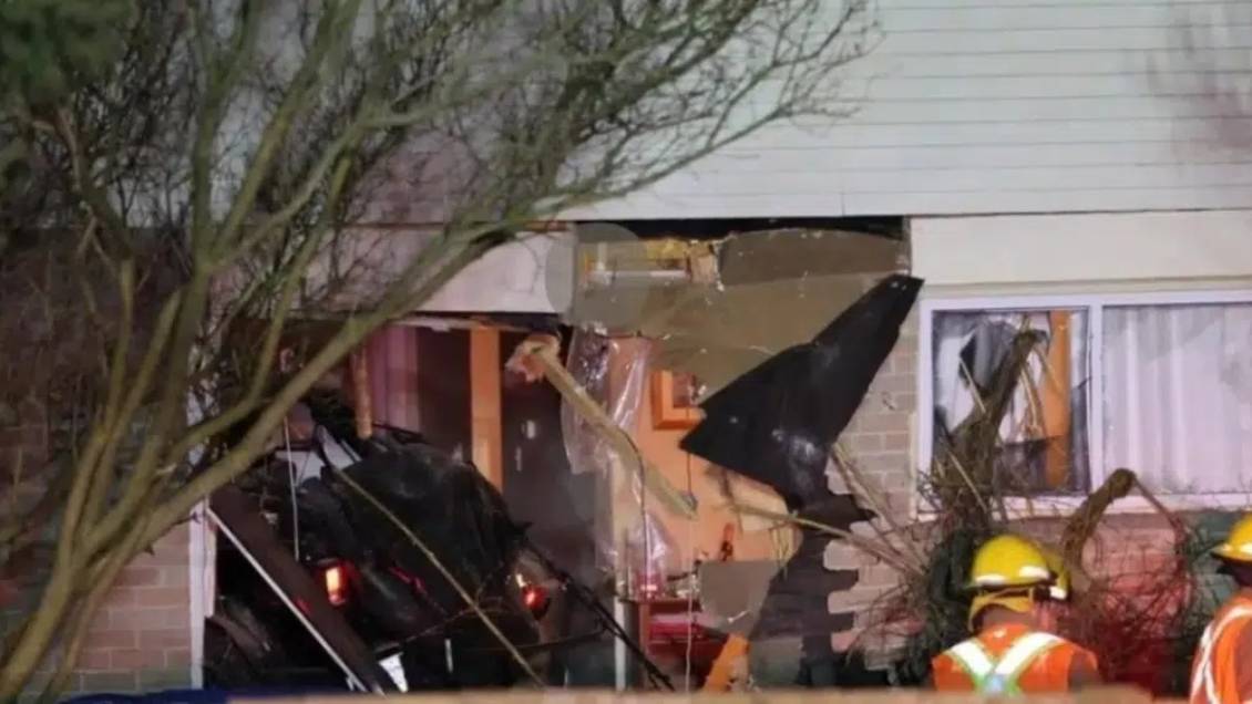 Canadá: Delincuentes chilenos chocaron una casa tras intentar robo bancario