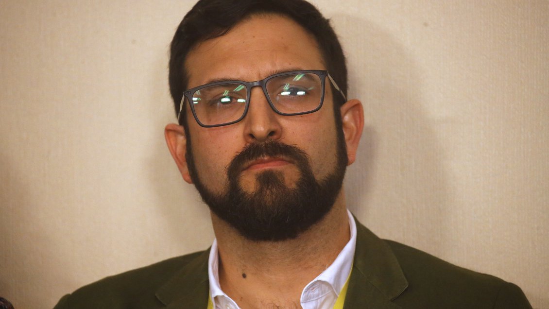 Miguel Crispi se reunió con presidentes oficialistas en La Moneda