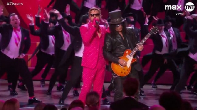 Junto a Slash: Ryan Gosling cantó 