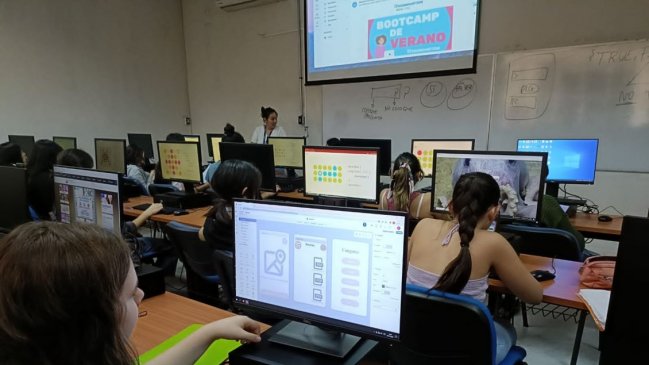   Technovation Girls ofrece 800 becas para que niñas aprendan programación 